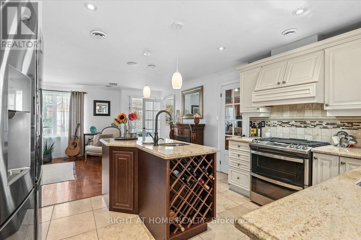 












287 EDGEHILL DRIVE

,
Barrie (Edgehill Drive),




Ontario
L4N9X5

