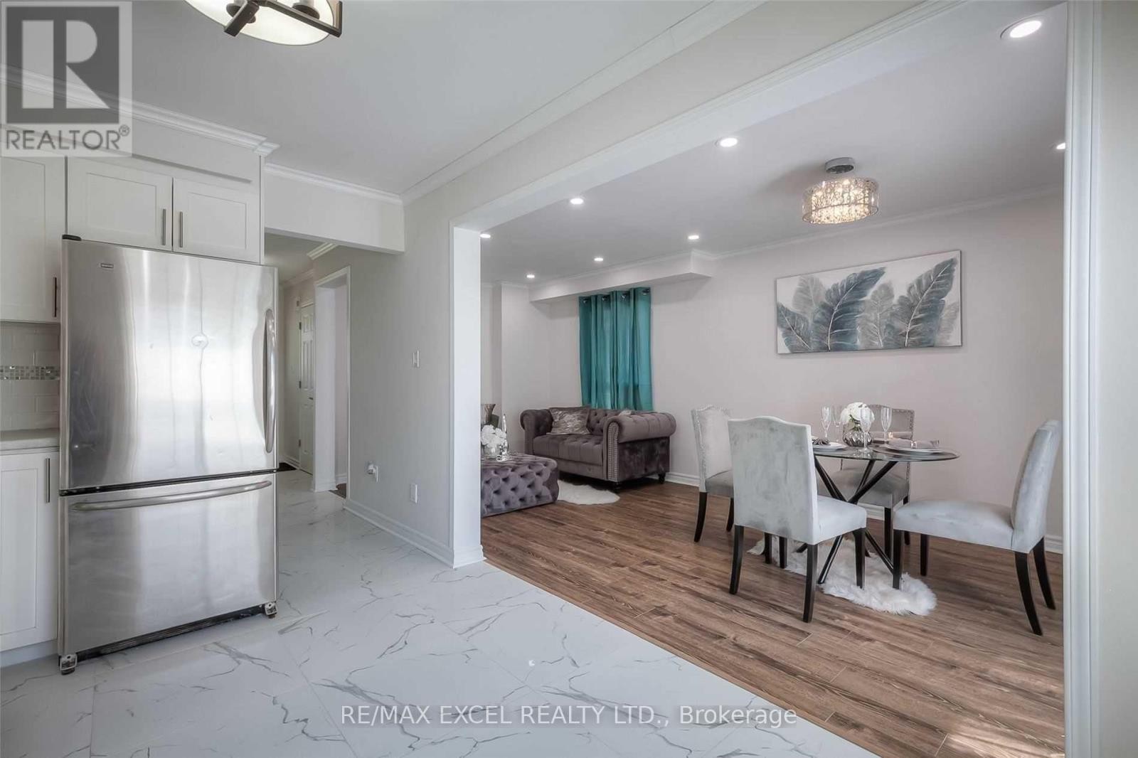 












22 WEATHERUP CRESCENT

,
Barrie (West Bayfield),




Ontario
L4N7J7

