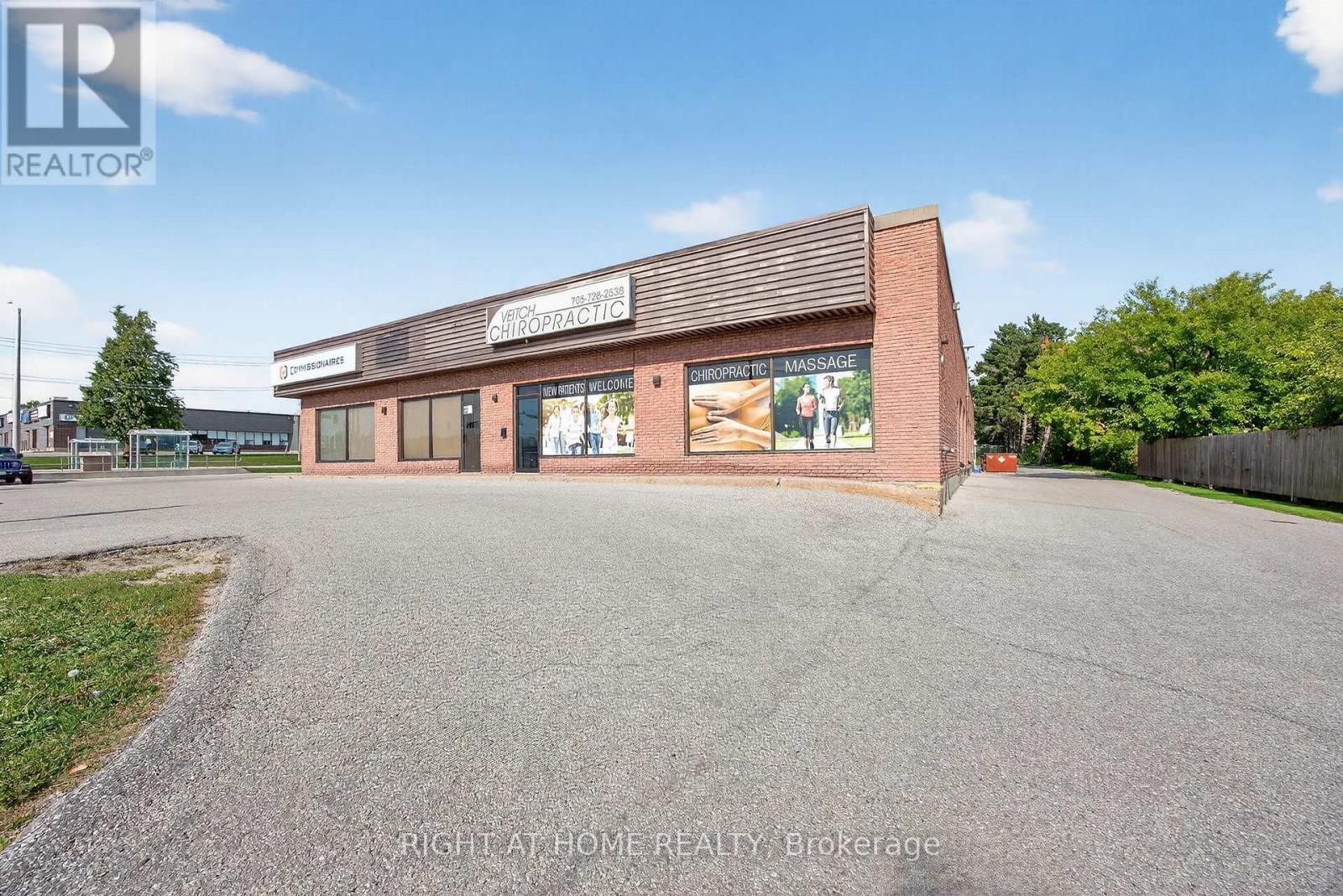 












7 - 5 BELL FARM ROAD

,
Barrie (Cundles East),




Ontario
L4M6E4

