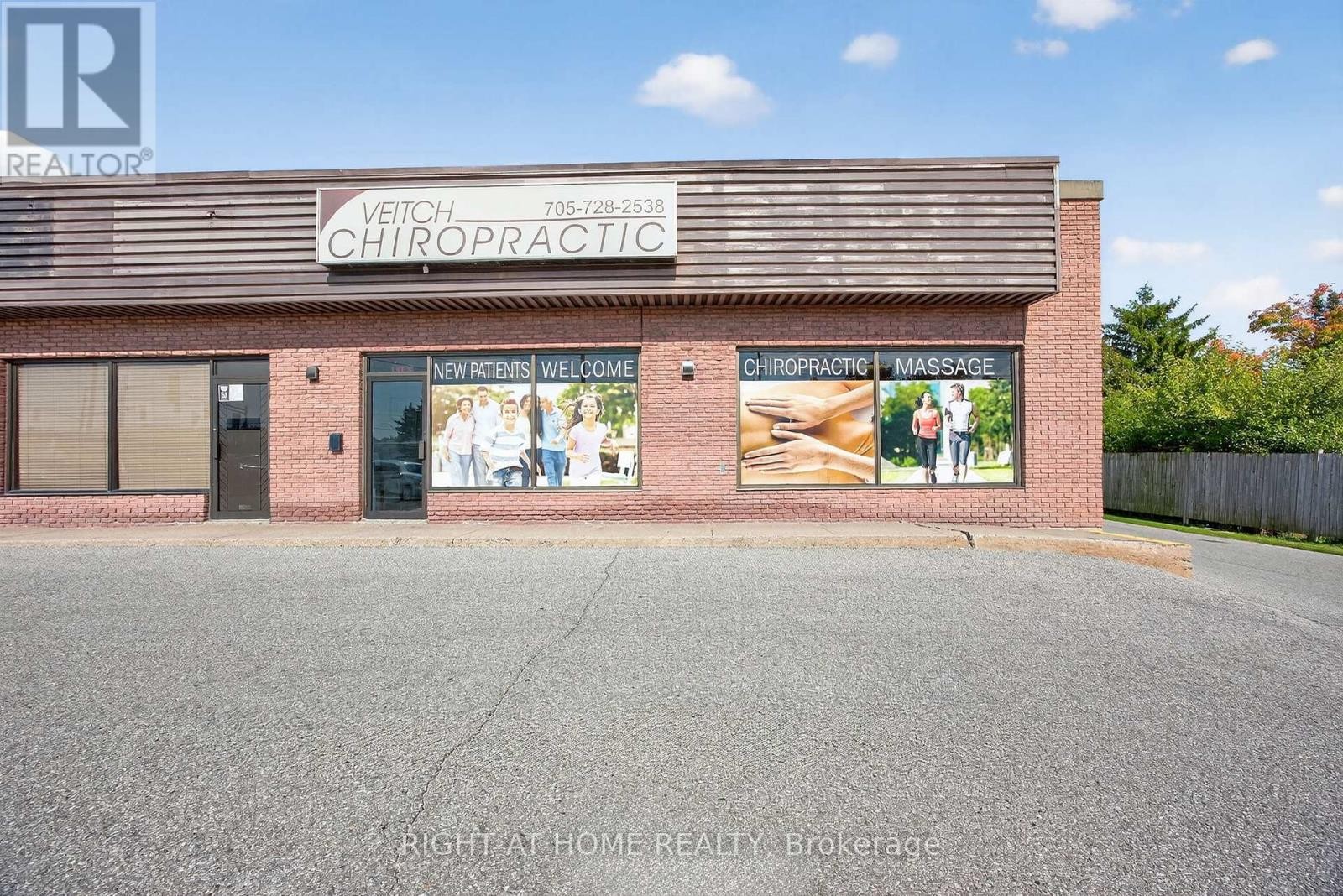 












7 - 5 BELL FARM ROAD

,
Barrie (Cundles East),




Ontario
L4M6E4

