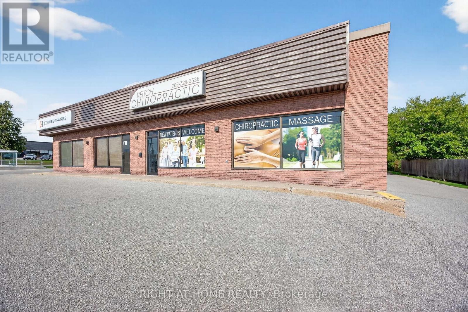 












7 - 5 BELL FARM ROAD

,
Barrie (Cundles East),




Ontario
L4M6E4

