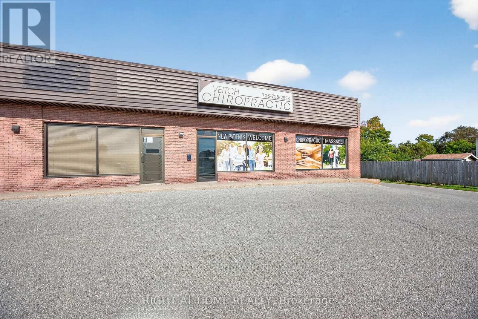 












7 - 5 BELL FARM ROAD

,
Barrie (Cundles East),




Ontario
L4M6E4


