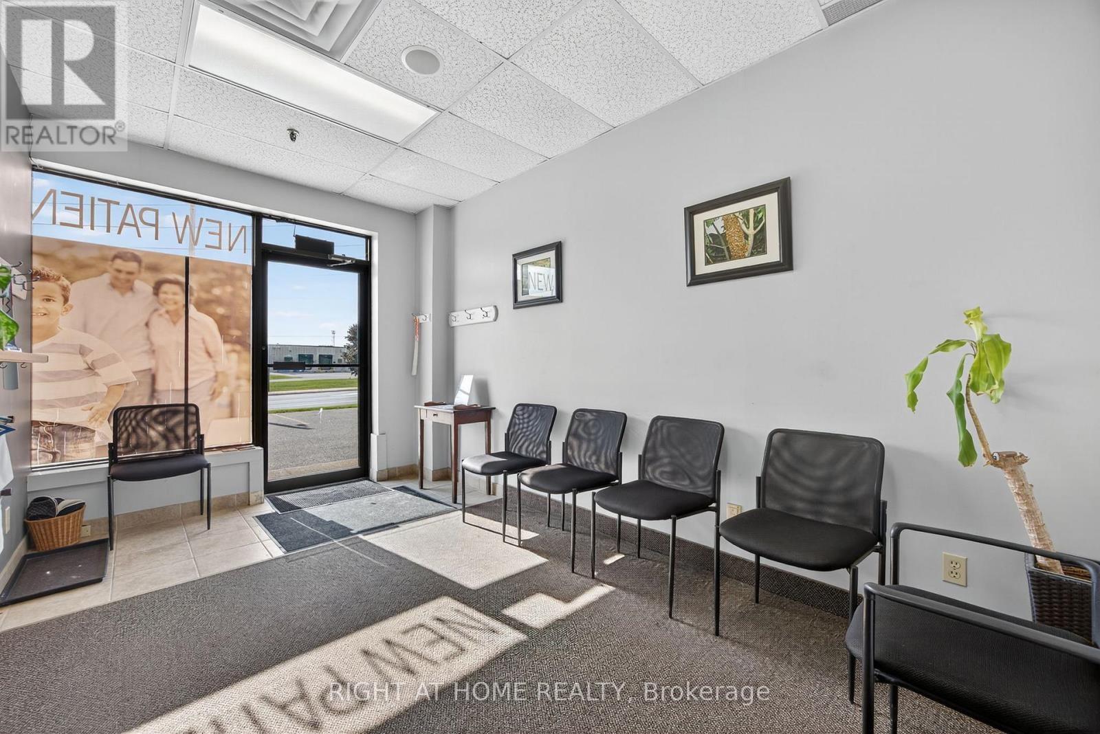 












7 - 5 BELL FARM ROAD

,
Barrie (Cundles East),




Ontario
L4M6E4

