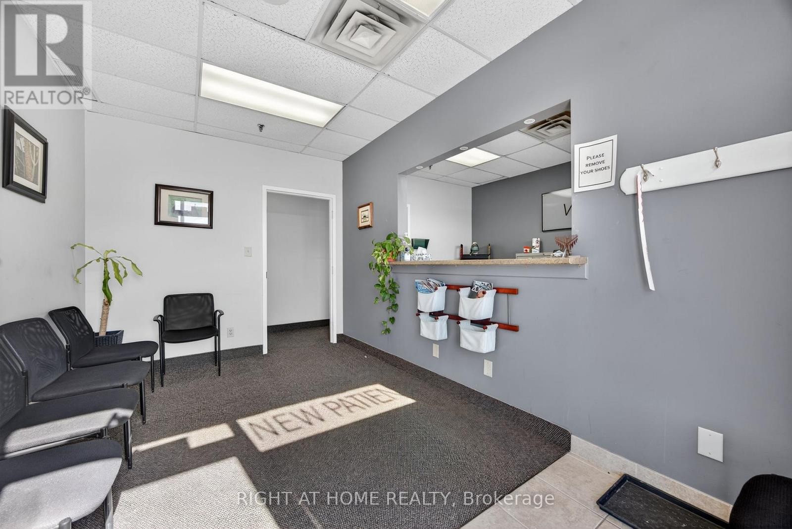 












7 - 5 BELL FARM ROAD

,
Barrie (Cundles East),




Ontario
L4M6E4

