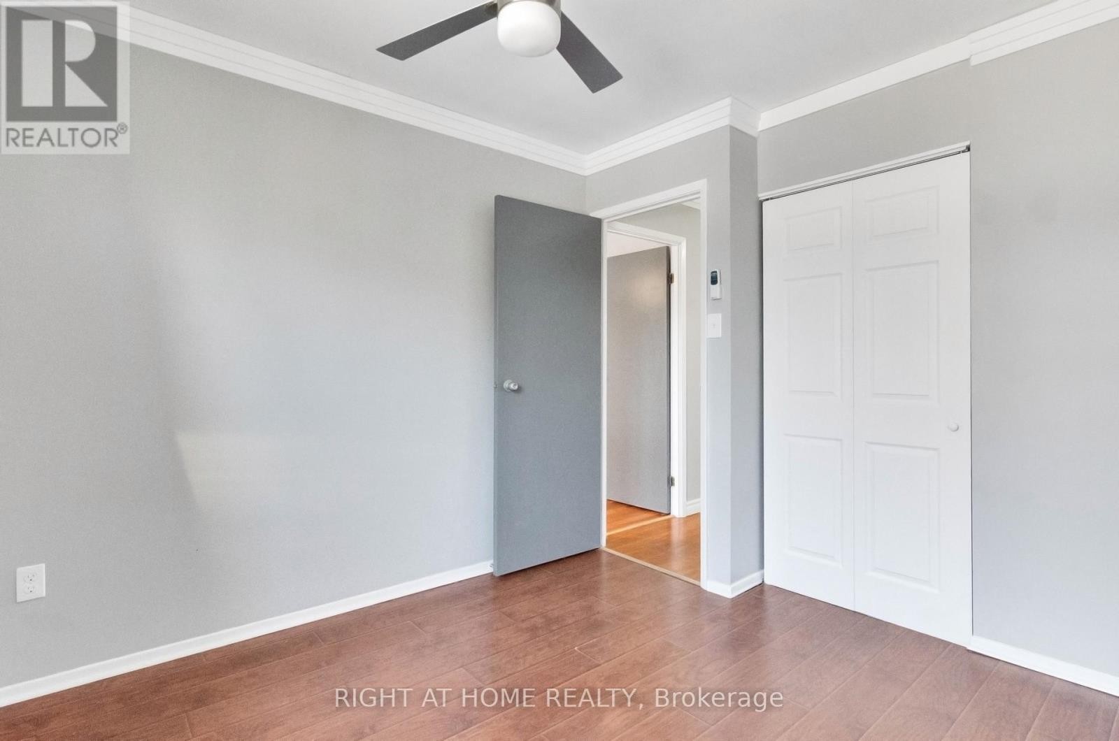 












MAINFL - 42 FARMINGDALE CRESCENT N

,
Barrie (Cundles East),




Ontario
L4M5E5

