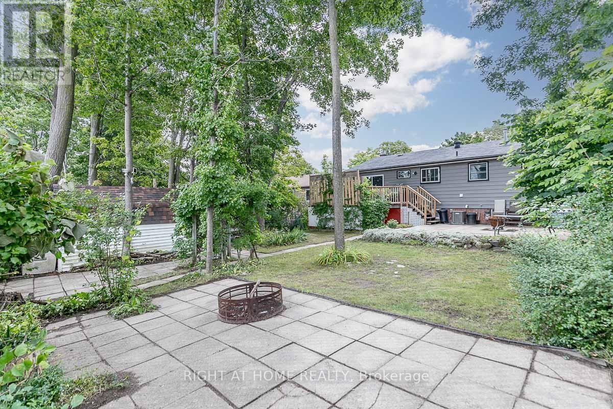 












MAINFL - 42 FARMINGDALE CRESCENT N

,
Barrie (Cundles East),




Ontario
L4M5E5

