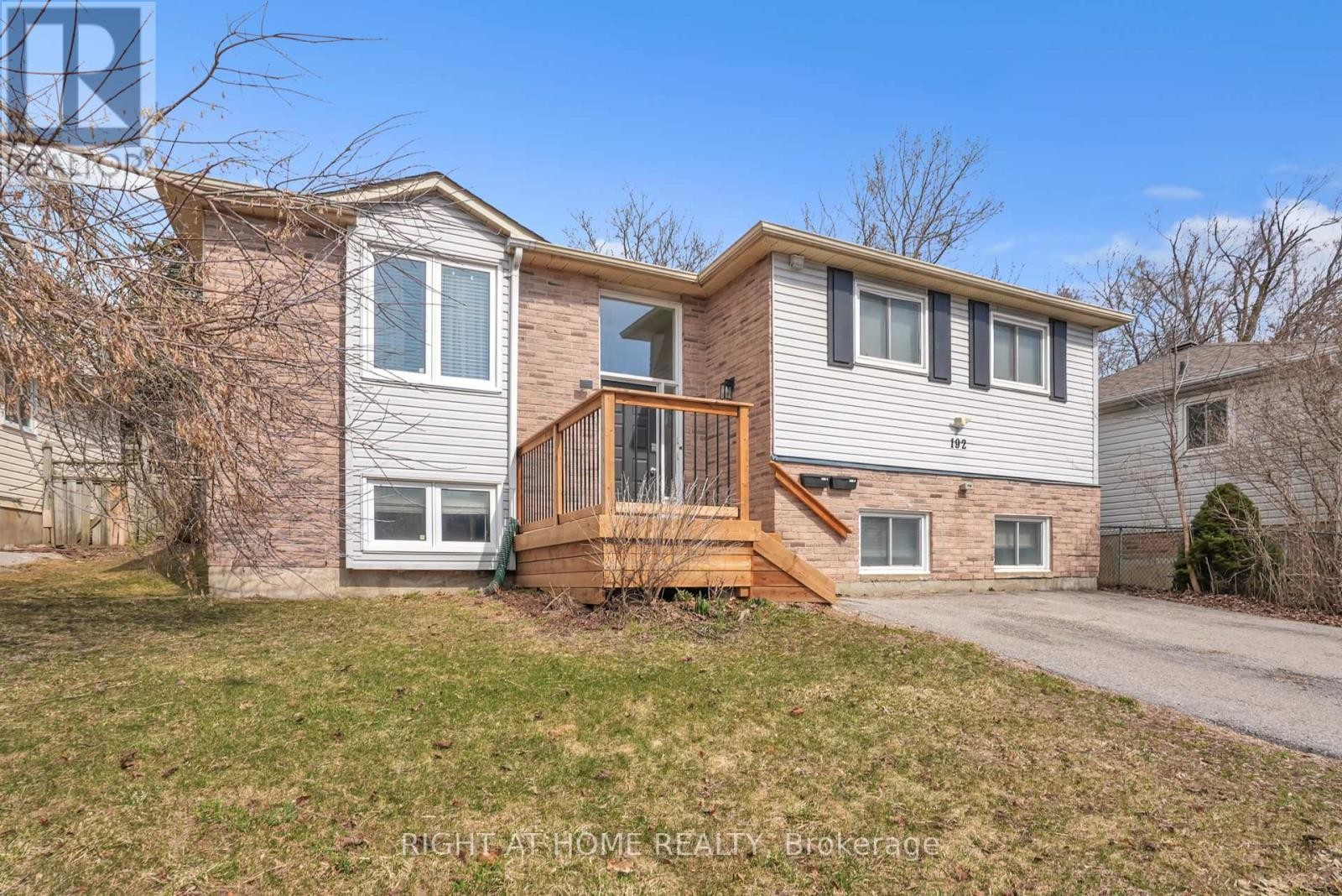 












192 EDGEHILL (LOWER) DRIVE

,
Barrie (Letitia Heights),




Ontario
L4N1M1

