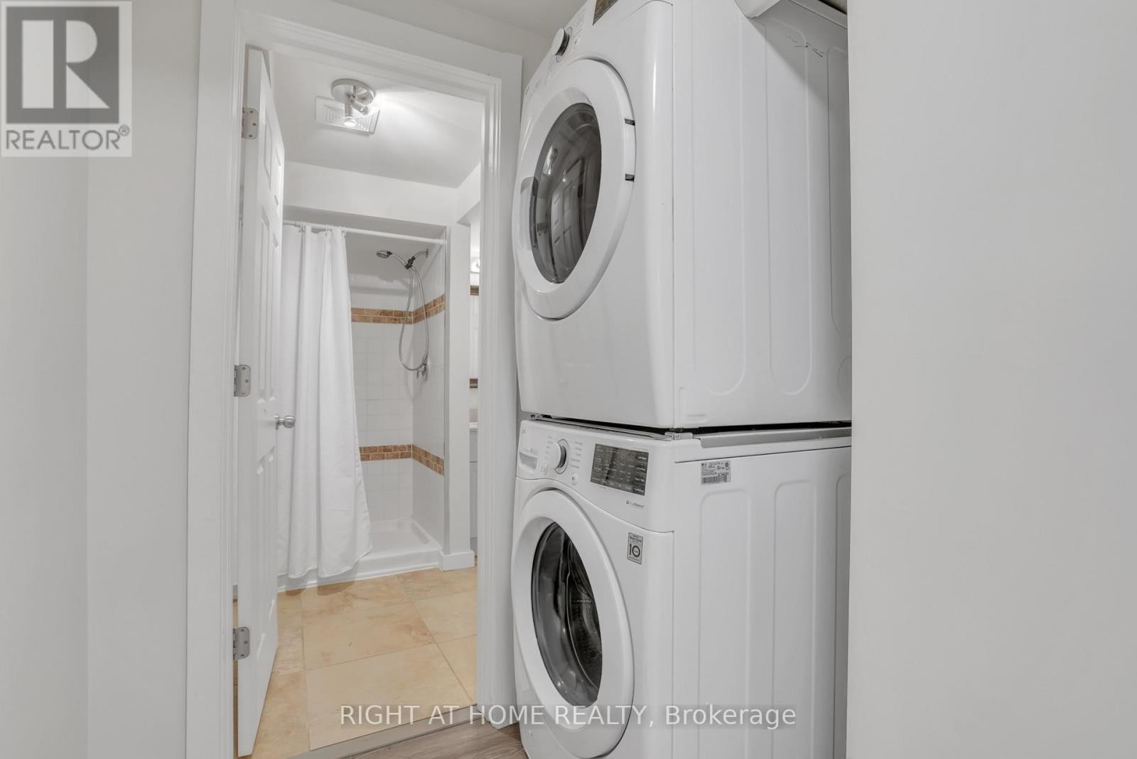












192 EDGEHILL (LOWER) DRIVE

,
Barrie (Letitia Heights),




Ontario
L4N1M1

