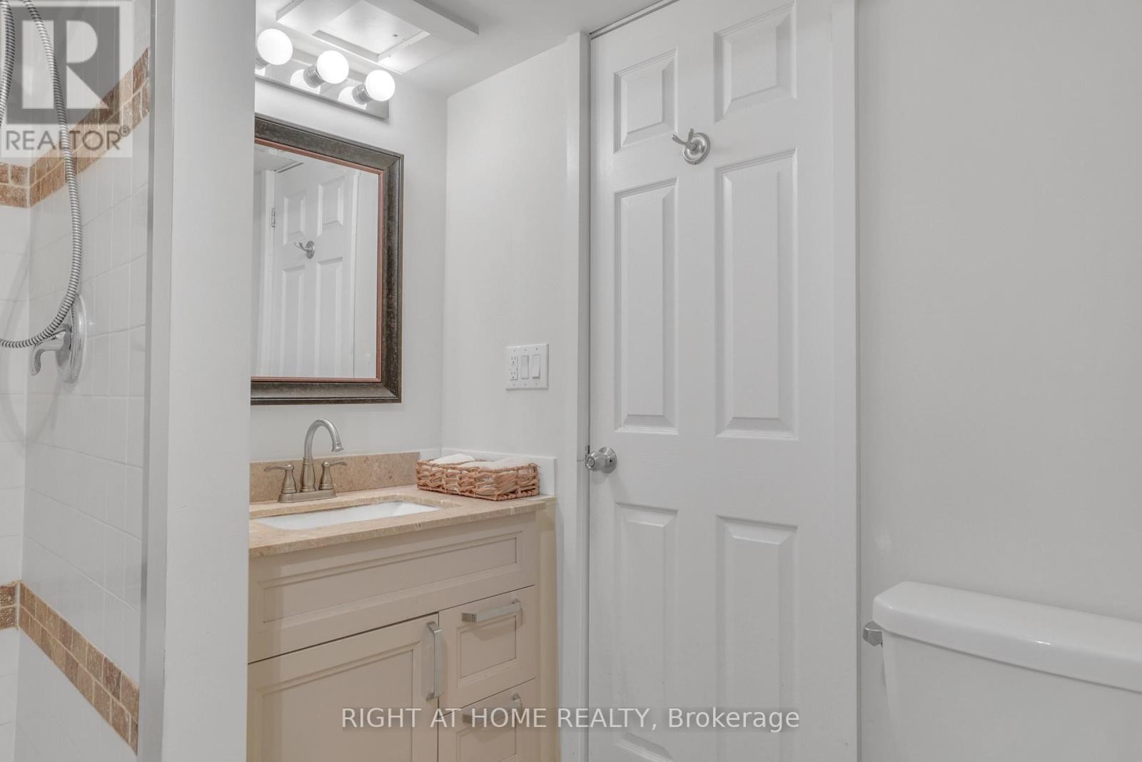 












192 EDGEHILL (LOWER) DRIVE

,
Barrie (Letitia Heights),




Ontario
L4N1M1

