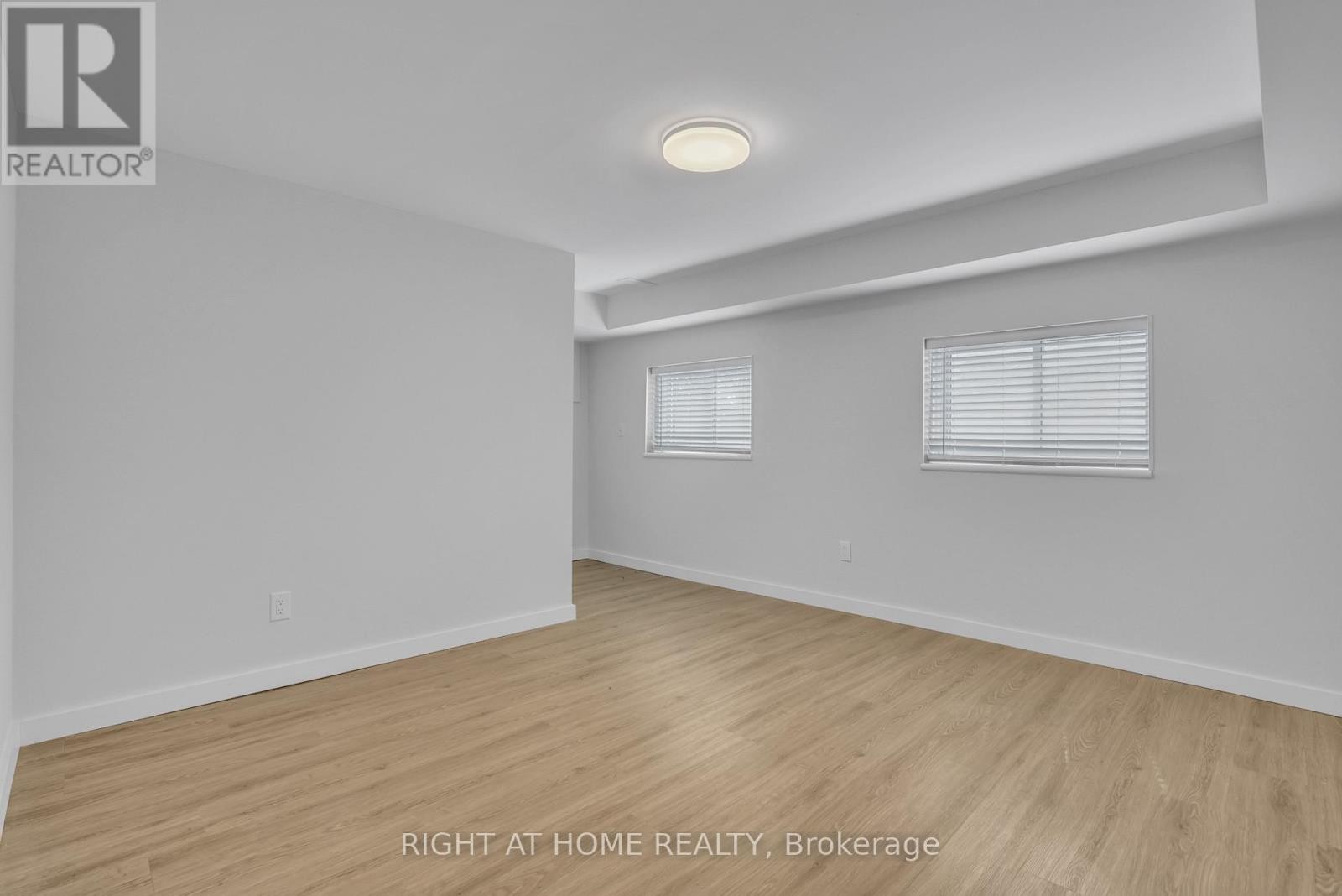 












192 EDGEHILL (LOWER) DRIVE

,
Barrie (Letitia Heights),




Ontario
L4N1M1

