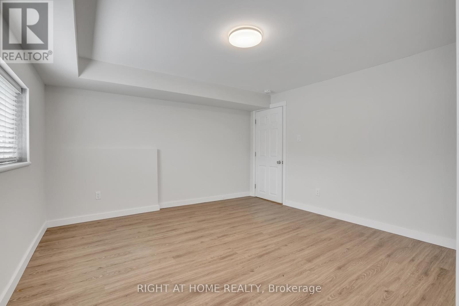 












192 EDGEHILL (LOWER) DRIVE

,
Barrie (Letitia Heights),




Ontario
L4N1M1

