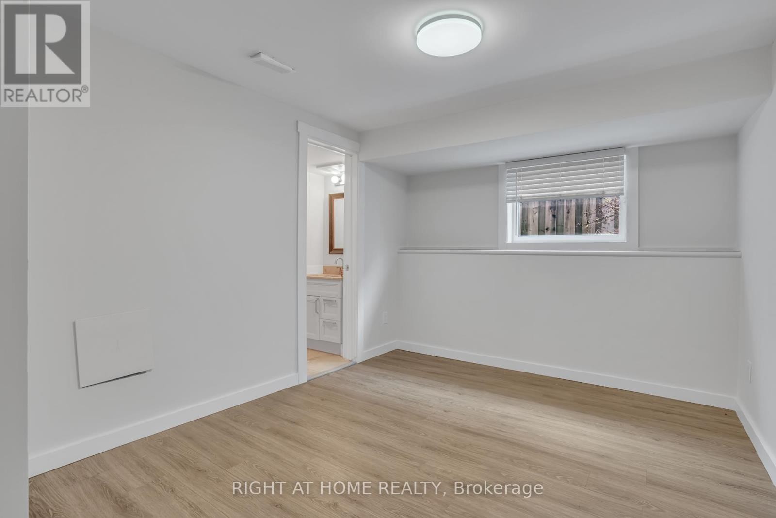 












192 EDGEHILL (LOWER) DRIVE

,
Barrie (Letitia Heights),




Ontario
L4N1M1

