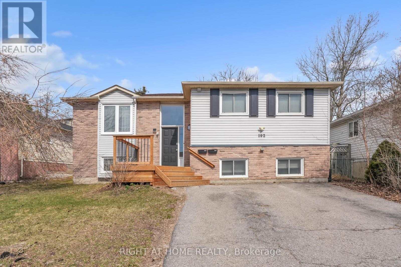 












192 EDGEHILL (LOWER) DRIVE

,
Barrie (Letitia Heights),




Ontario
L4N1M1

