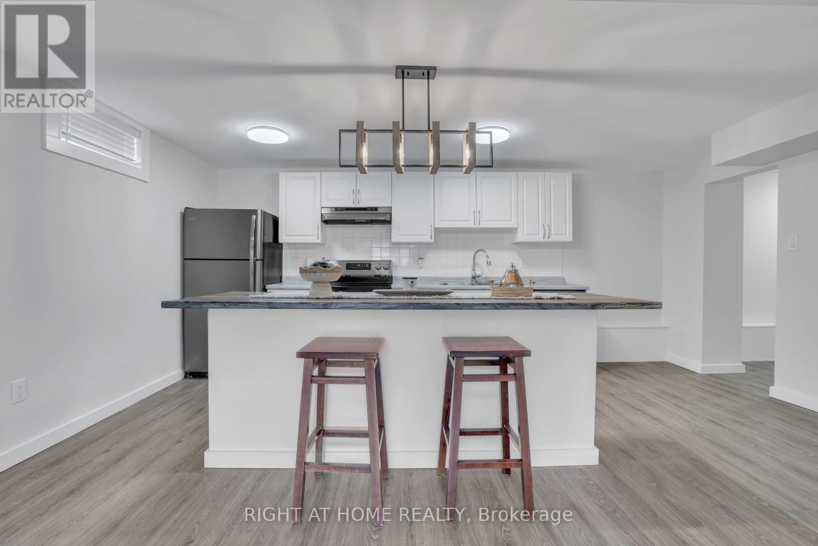 












192 EDGEHILL (LOWER) DRIVE

,
Barrie (Letitia Heights),




Ontario
L4N1M1

