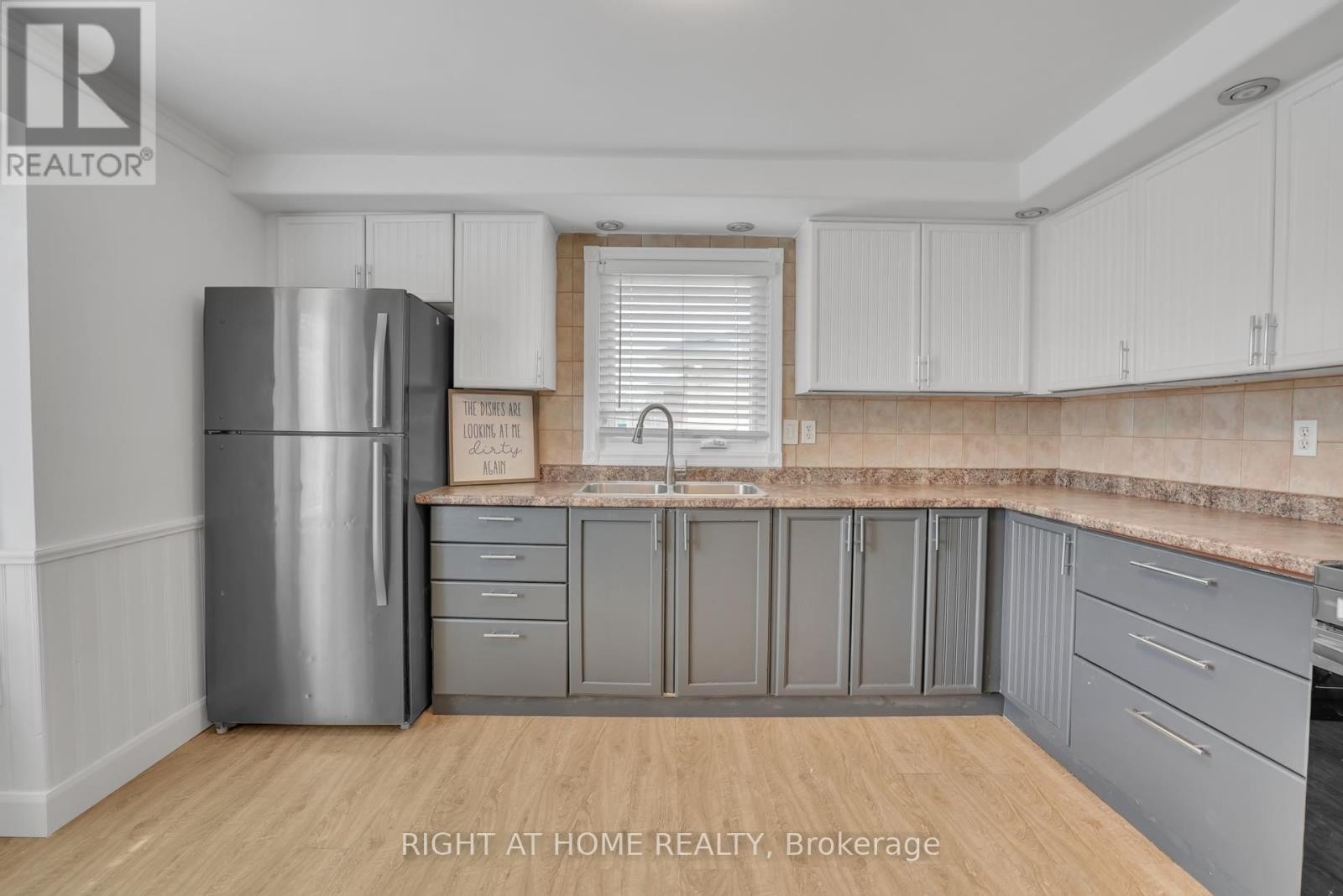 












192 EDGEHILL (UPPER) DRIVE

,
Barrie (Letitia Heights),




Ontario
L4N1M1

