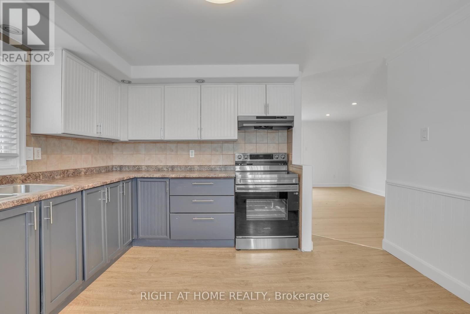 












192 EDGEHILL (UPPER) DRIVE

,
Barrie (Letitia Heights),




Ontario
L4N1M1

