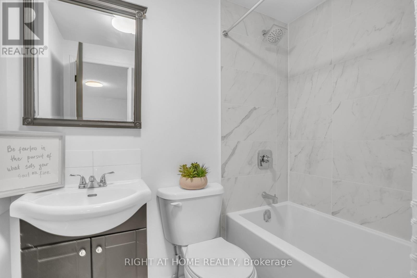 












192 EDGEHILL (UPPER) DRIVE

,
Barrie (Letitia Heights),




Ontario
L4N1M1


