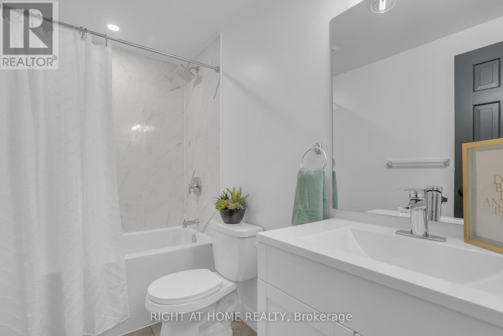












192 EDGEHILL (UPPER) DRIVE

,
Barrie (Letitia Heights),




Ontario
L4N1M1

