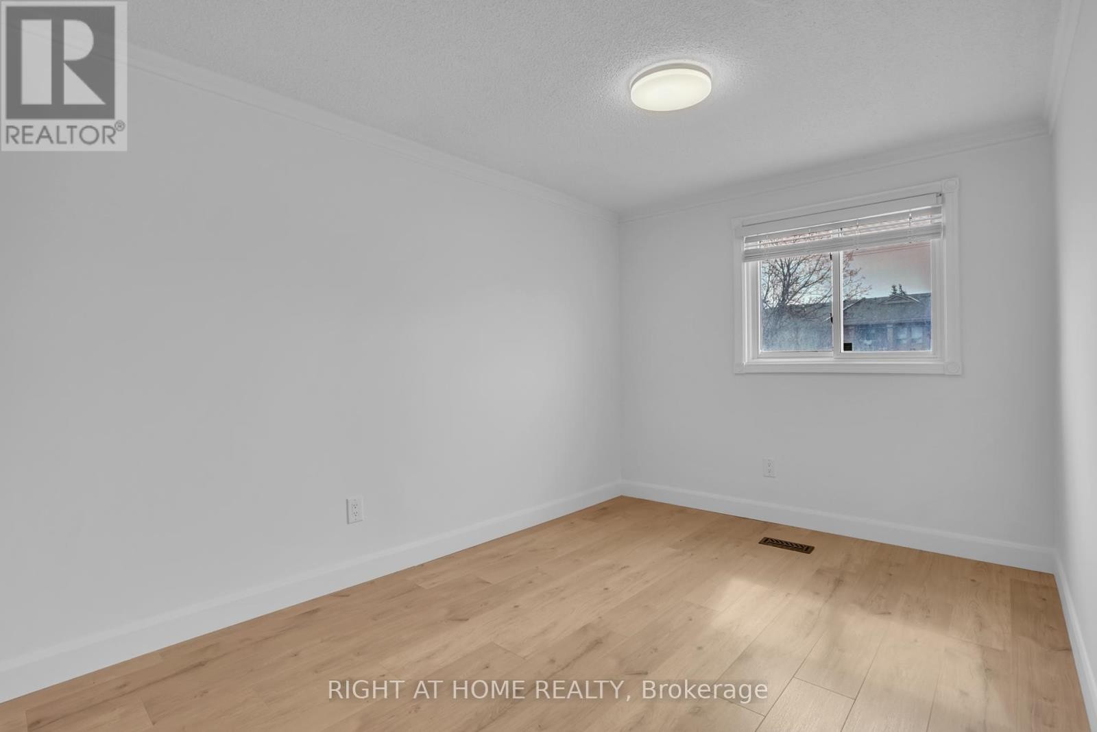 












192 EDGEHILL (UPPER) DRIVE

,
Barrie (Letitia Heights),




Ontario
L4N1M1

