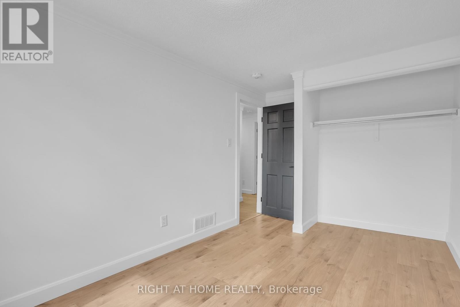 












192 EDGEHILL (UPPER) DRIVE

,
Barrie (Letitia Heights),




Ontario
L4N1M1

