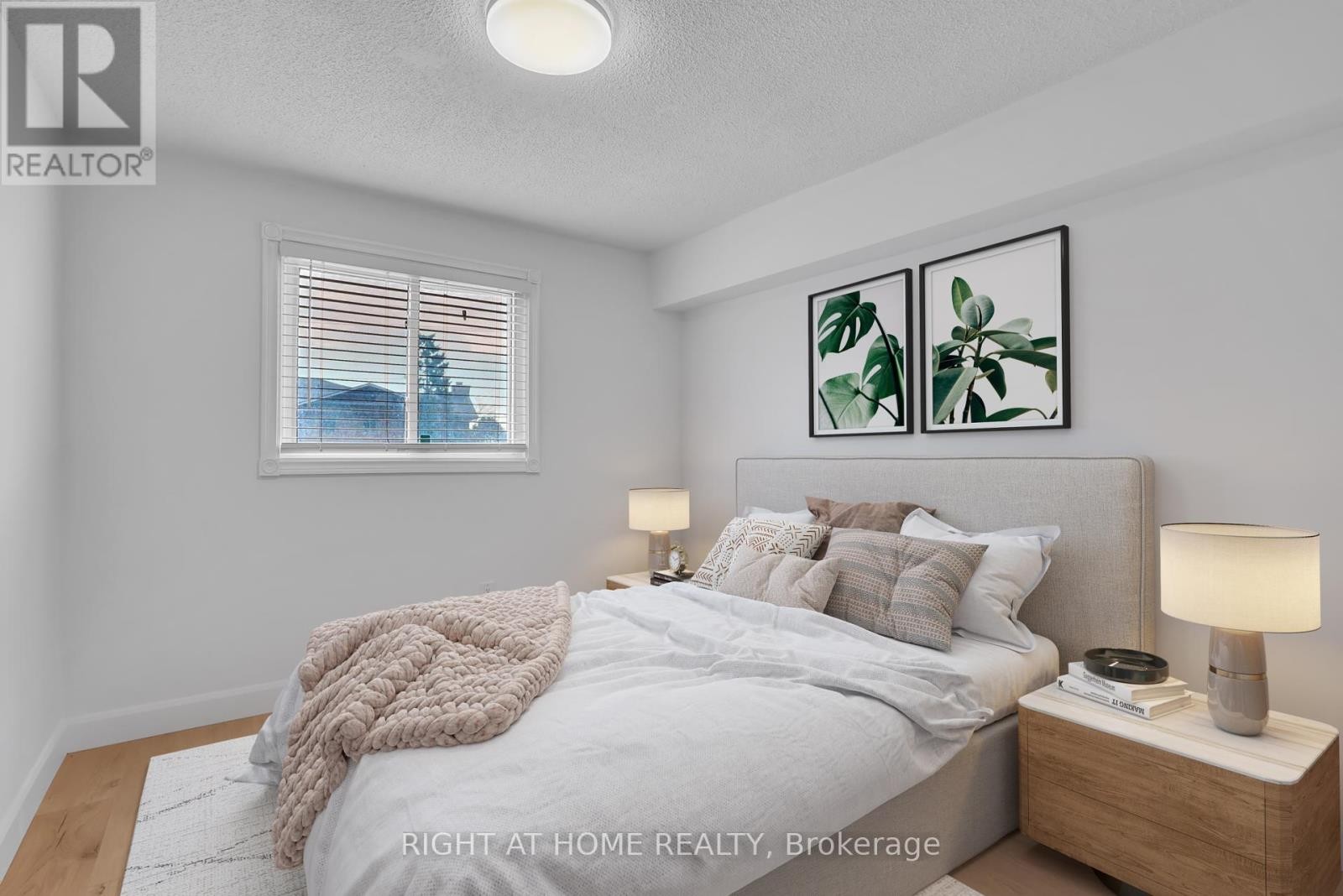 












192 EDGEHILL (UPPER) DRIVE

,
Barrie (Letitia Heights),




Ontario
L4N1M1

