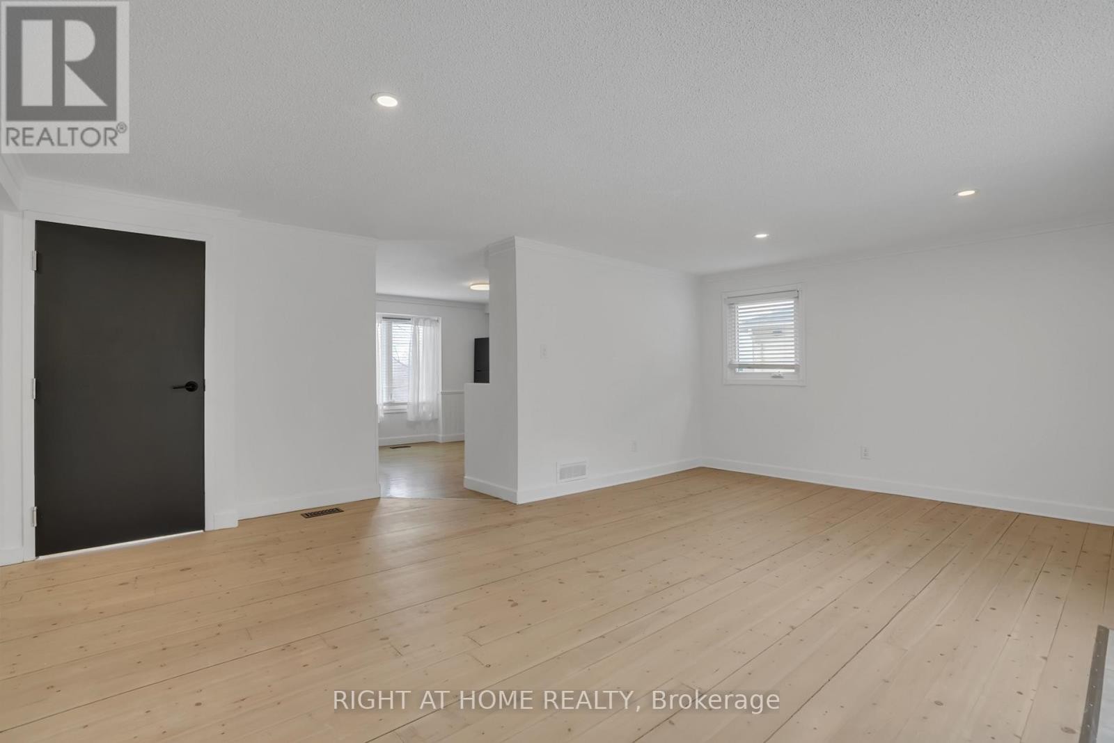 












192 EDGEHILL (UPPER) DRIVE

,
Barrie (Letitia Heights),




Ontario
L4N1M1

