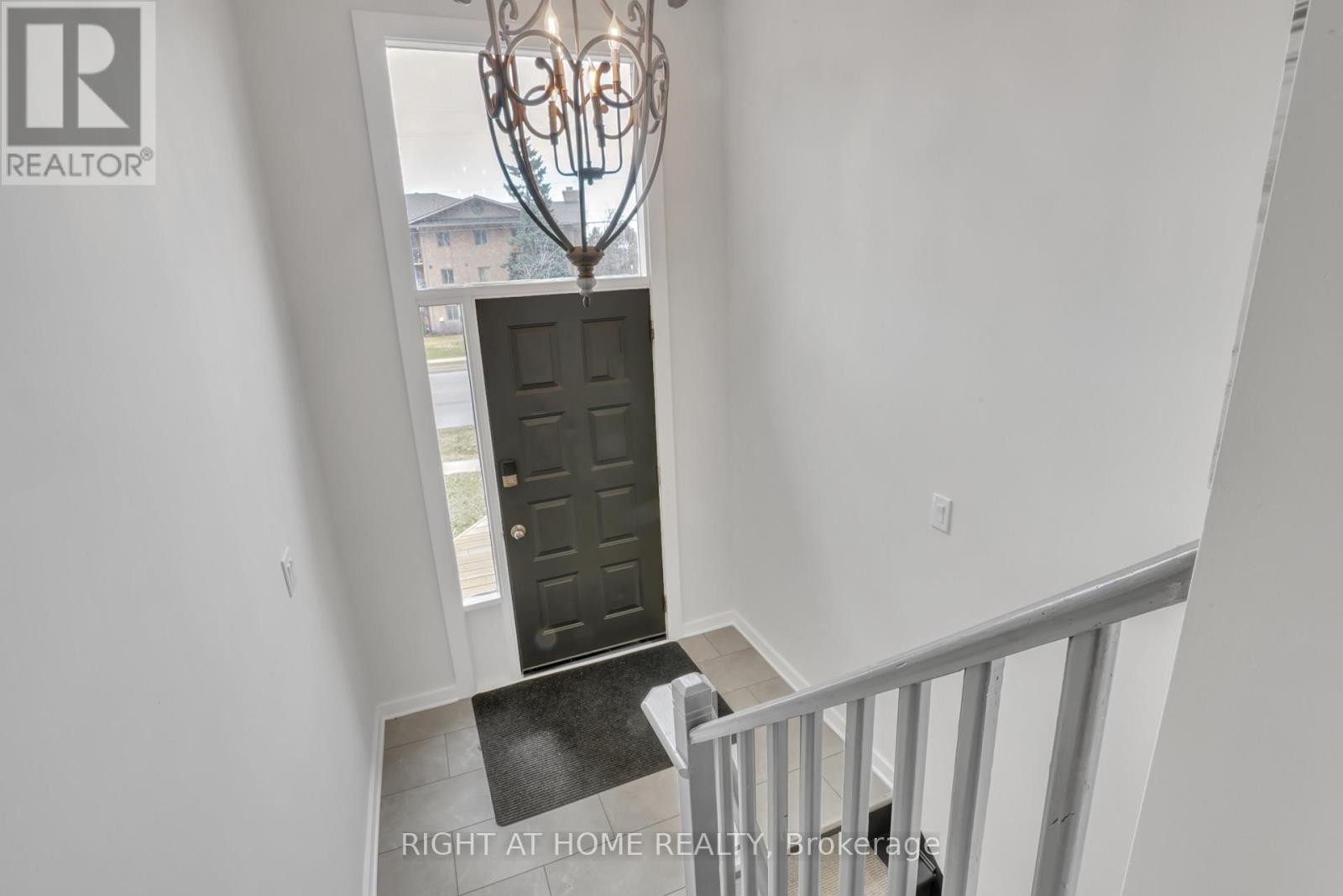 












192 EDGEHILL (UPPER) DRIVE

,
Barrie (Letitia Heights),




Ontario
L4N1M1

