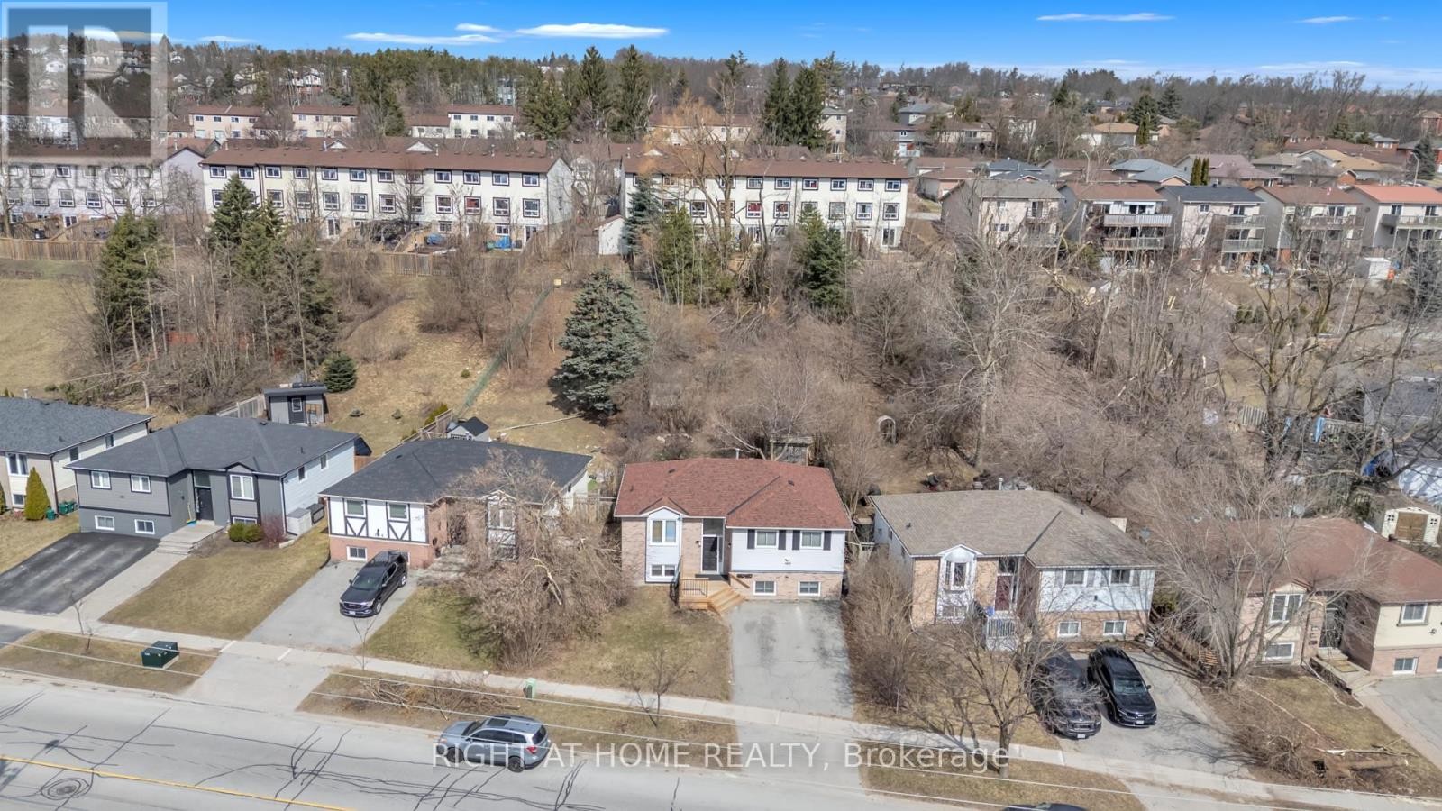 












192 EDGEHILL (UPPER) DRIVE

,
Barrie (Letitia Heights),




Ontario
L4N1M1

