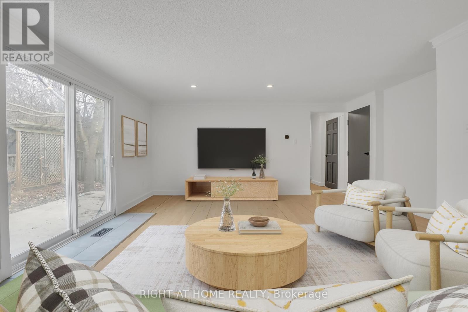 












192 EDGEHILL (UPPER) DRIVE

,
Barrie (Letitia Heights),




Ontario
L4N1M1

