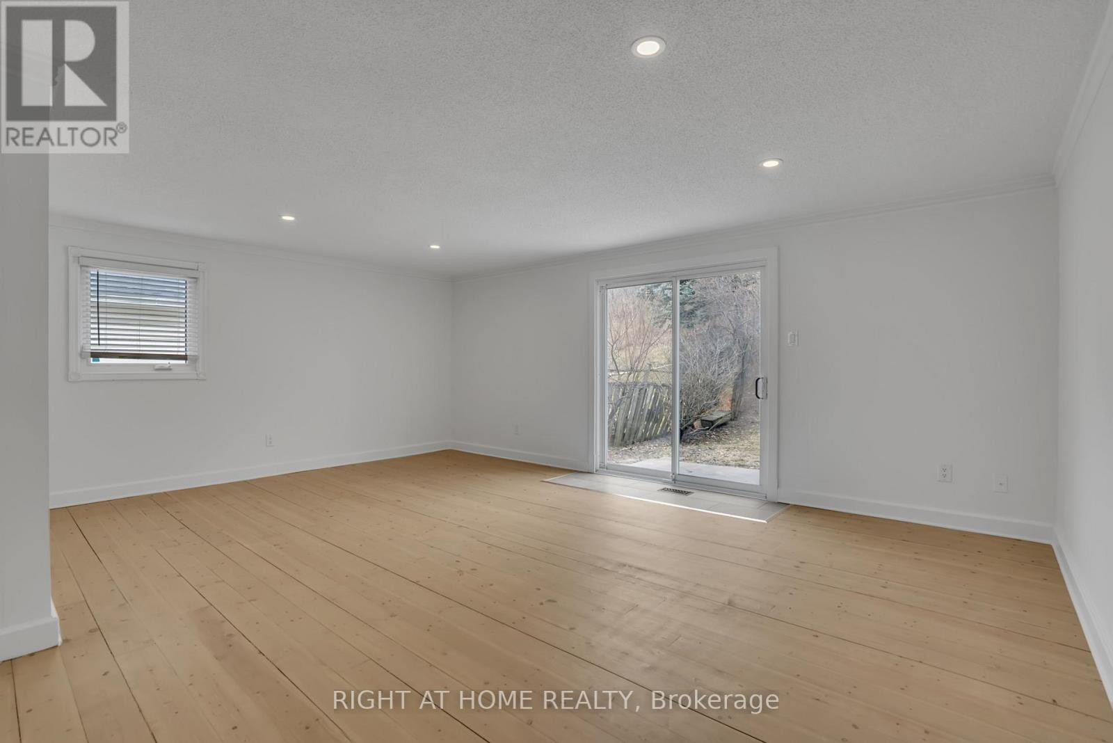 












192 EDGEHILL (UPPER) DRIVE

,
Barrie (Letitia Heights),




Ontario
L4N1M1

