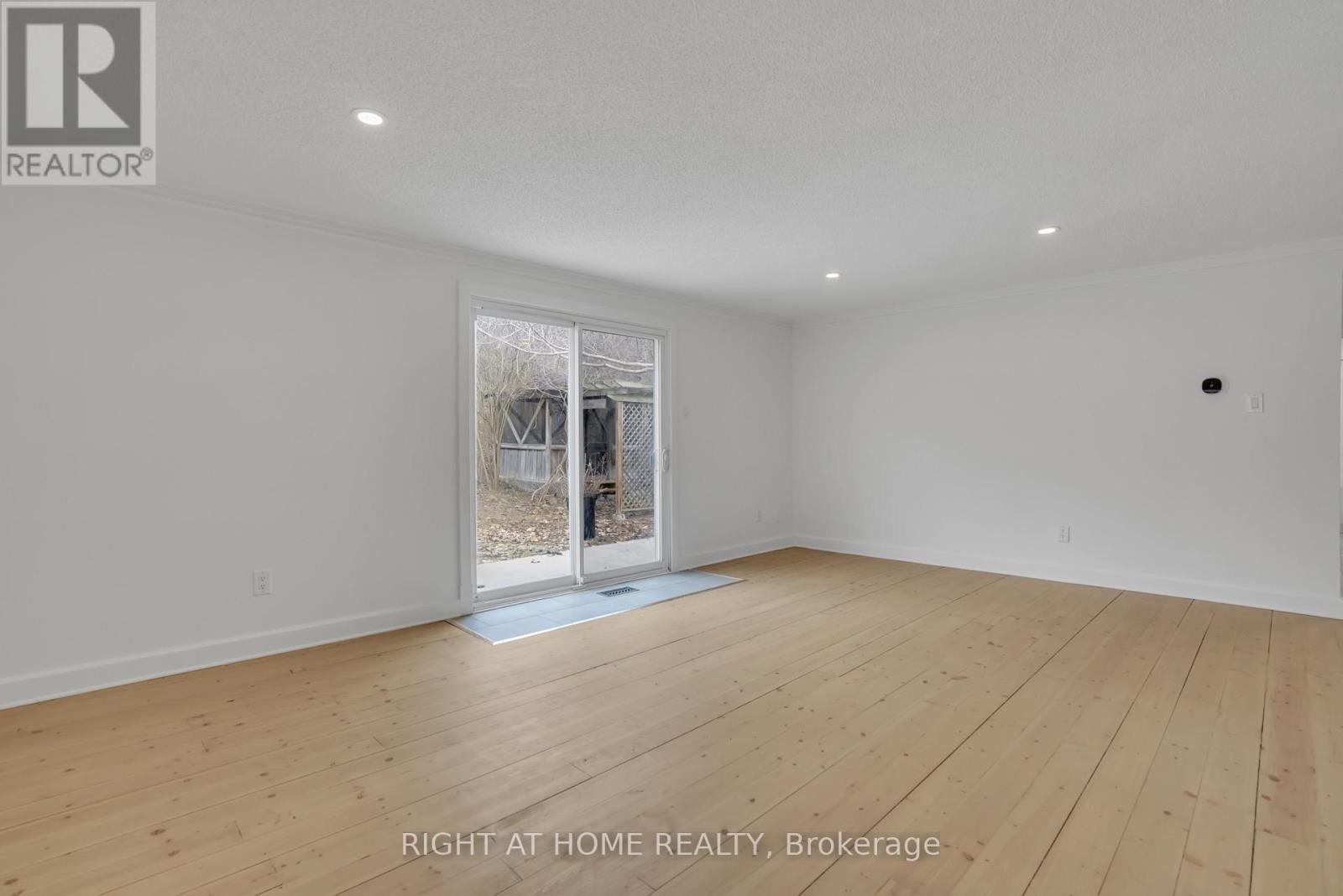 












192 EDGEHILL (UPPER) DRIVE

,
Barrie (Letitia Heights),




Ontario
L4N1M1

