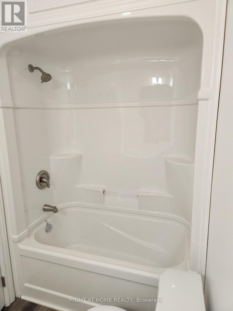 












203 - 9 QUEEN STREET W

,
Springwater (Elmvale),




Ontario
L0L1P0

