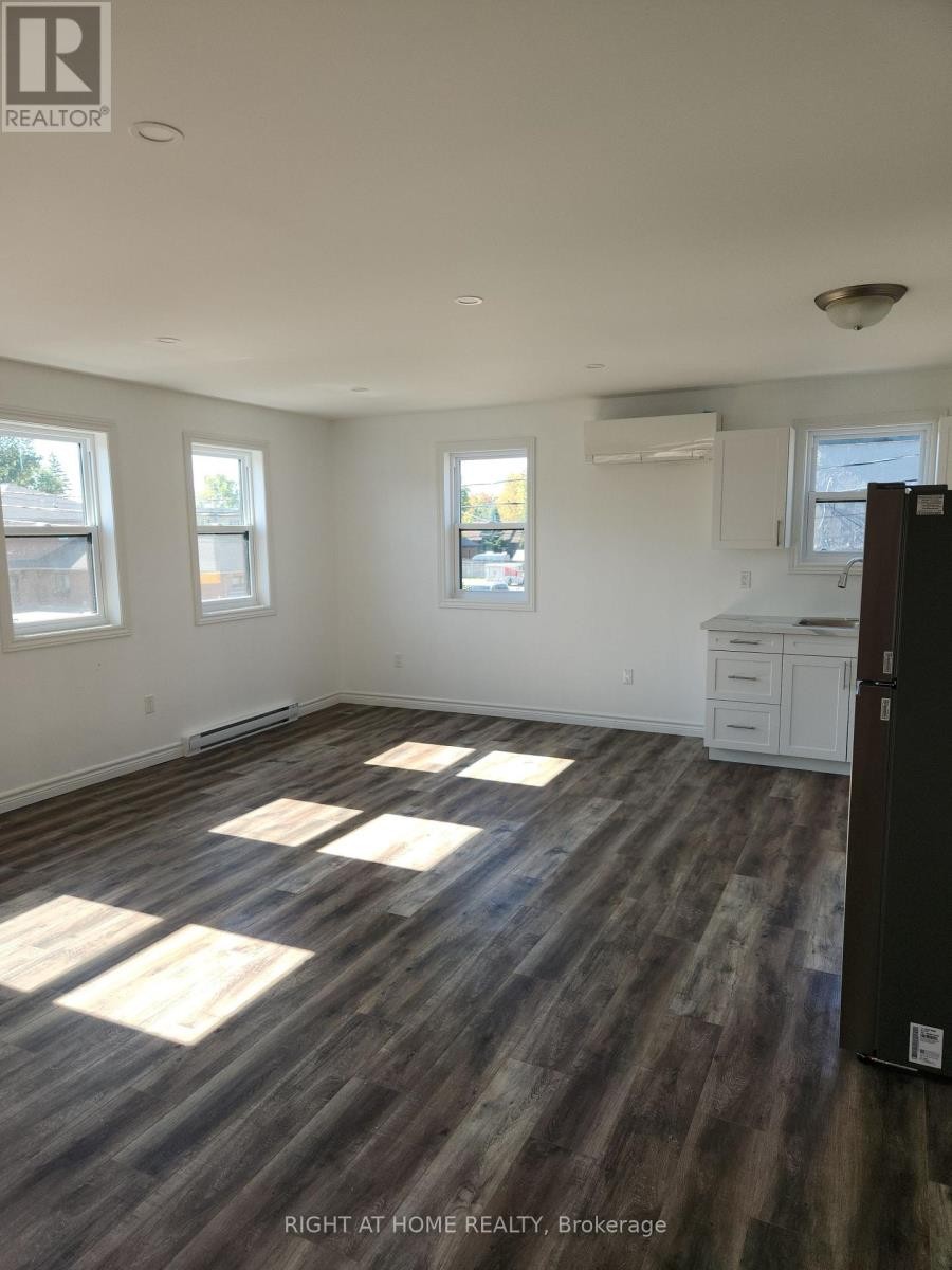 












205 - 9 QUEEN STREET W

,
Springwater (Elmvale),




Ontario
L0L1P0

