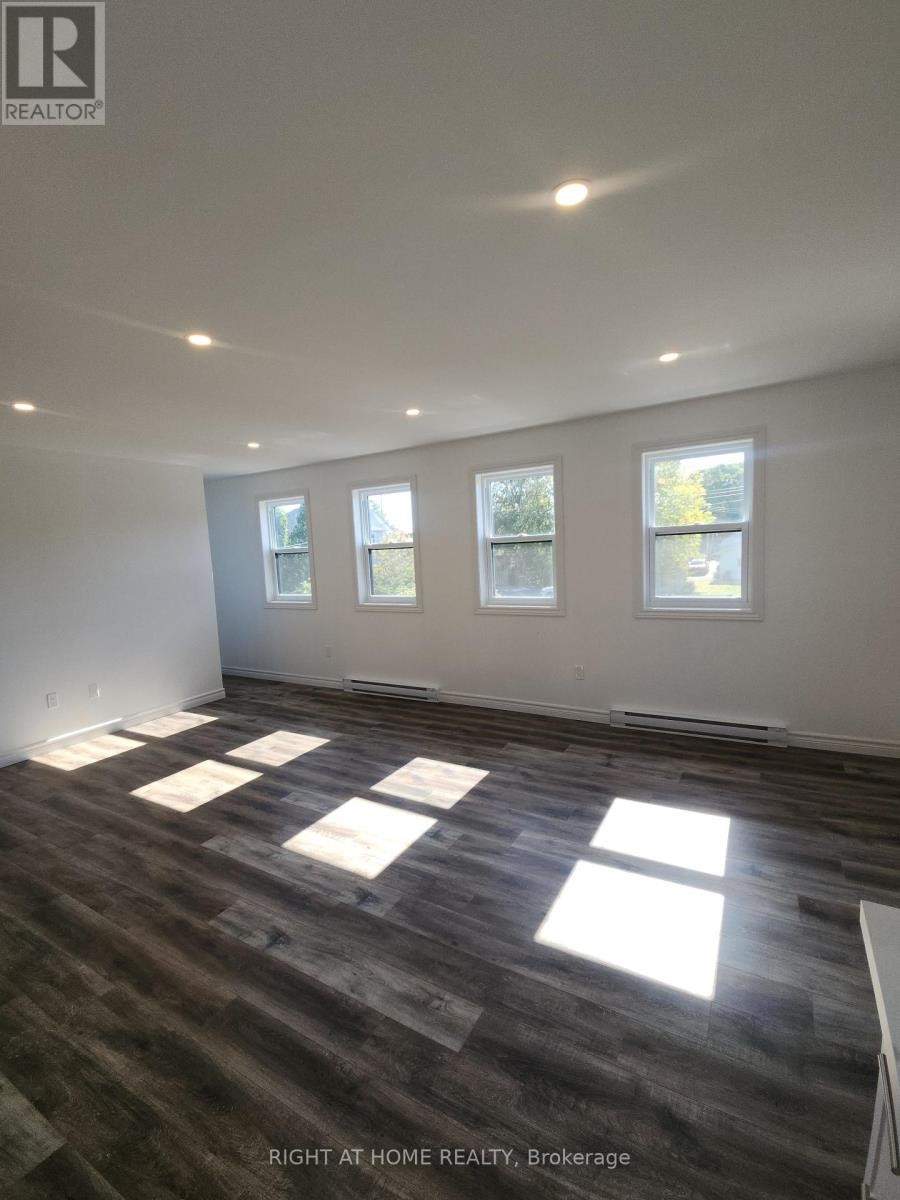 












205 - 9 QUEEN STREET W

,
Springwater (Elmvale),




Ontario
L0L1P0

