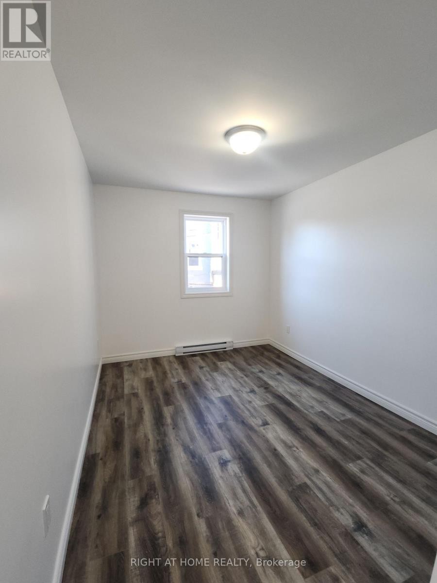 












205 - 9 QUEEN STREET W

,
Springwater (Elmvale),




Ontario
L0L1P0

