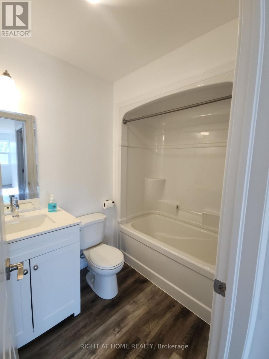 












205 - 9 QUEEN STREET W

,
Springwater (Elmvale),




Ontario
L0L1P0

