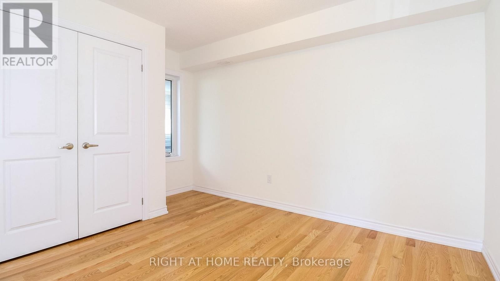 












1 - 12 BANNISTER ROAD

,
Barrie,




Ontario
L9J0L4

