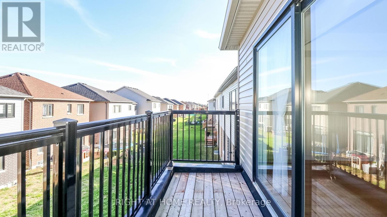 












1 - 12 BANNISTER ROAD

,
Barrie,




Ontario
L9J0L4

