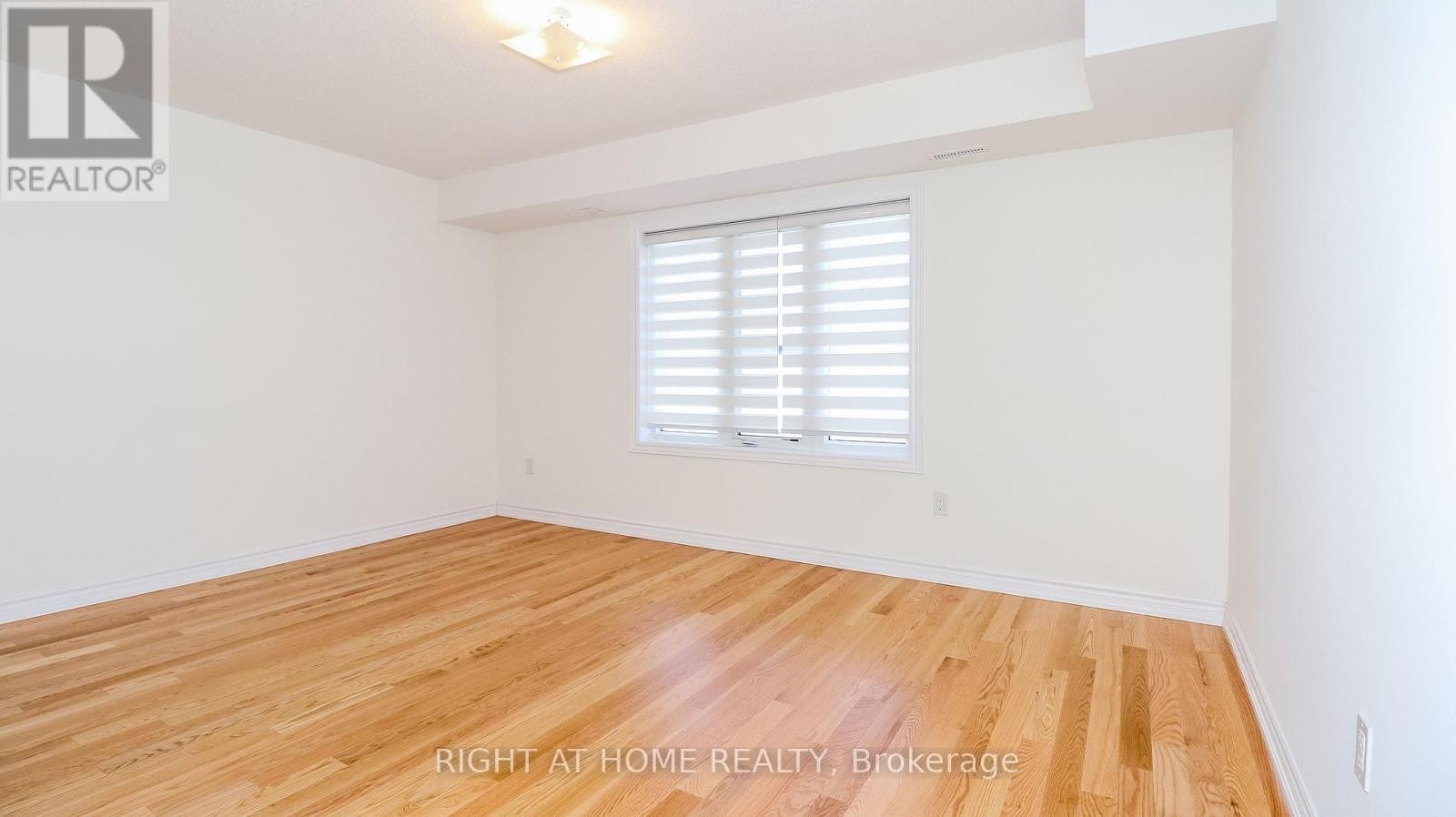 












1 - 12 BANNISTER ROAD

,
Barrie,




Ontario
L9J0L4


