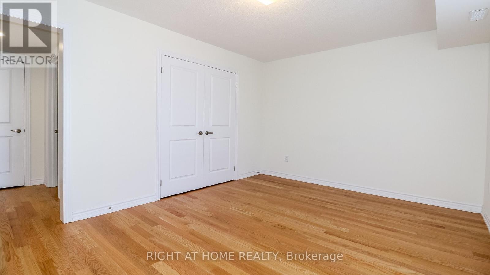 












1 - 12 BANNISTER ROAD

,
Barrie,




Ontario
L9J0L4

