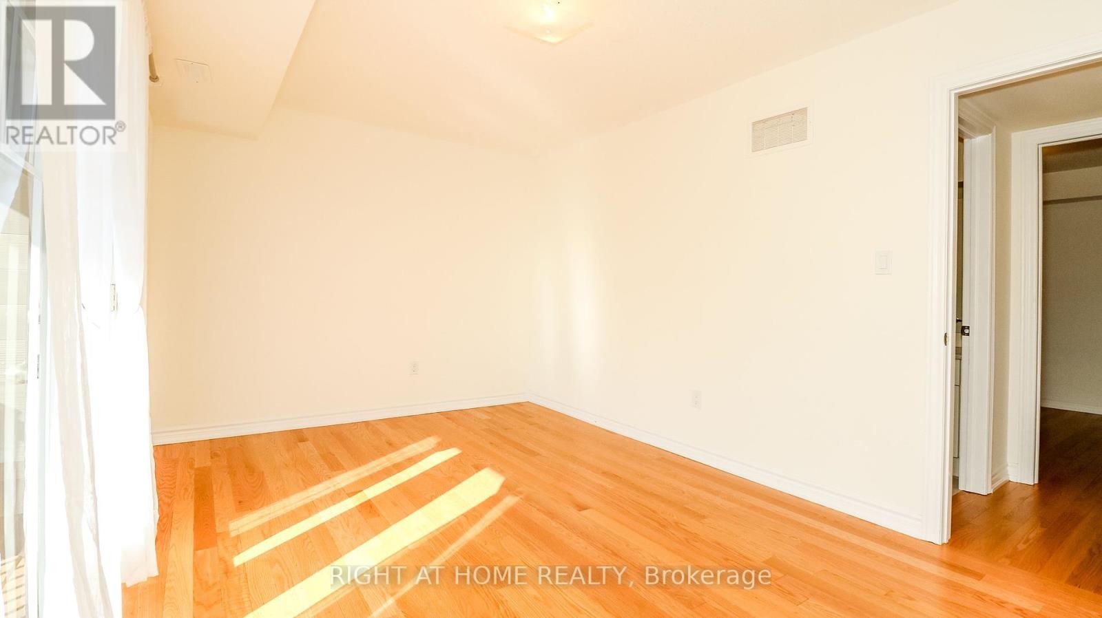 












1 - 12 BANNISTER ROAD

,
Barrie,




Ontario
L9J0L4

