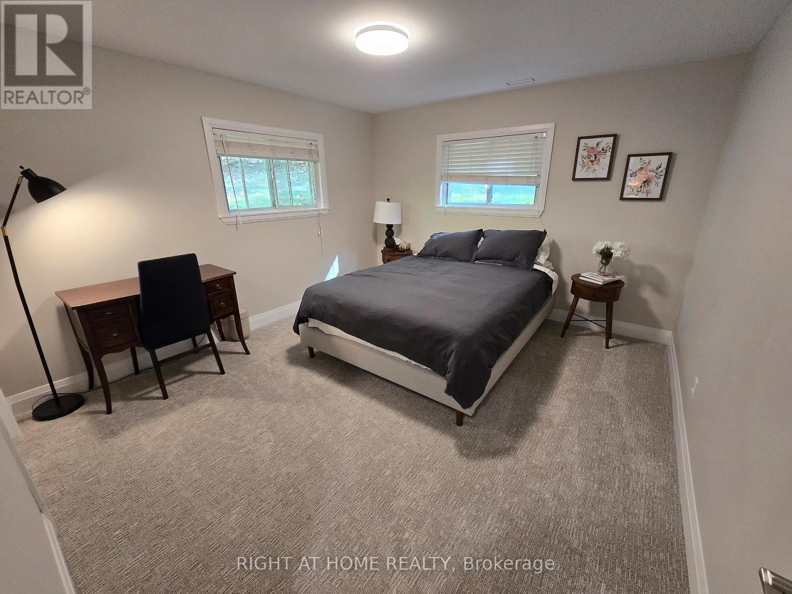 












11 WOODLAND CRESCENT

,
Oro-Medonte,




Ontario
L4M4Y8

