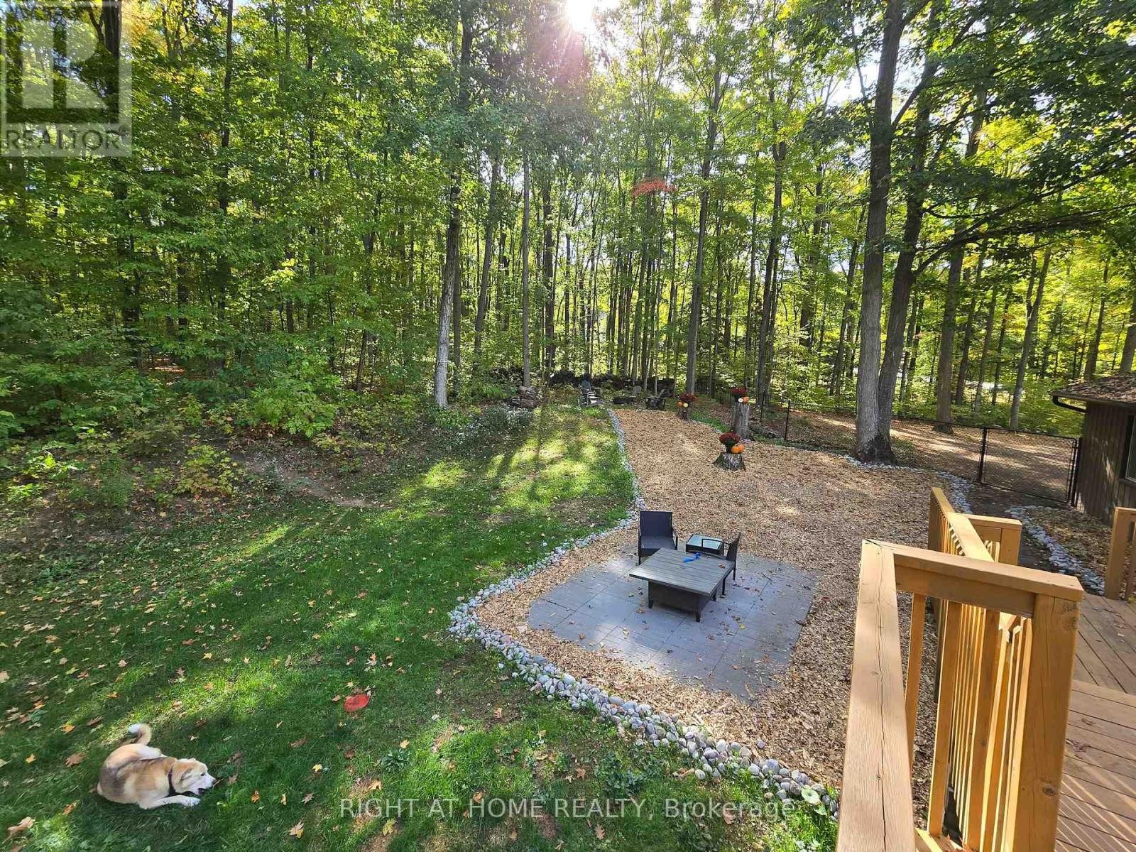 












11 WOODLAND CRESCENT

,
Oro-Medonte,




Ontario
L4M4Y8

