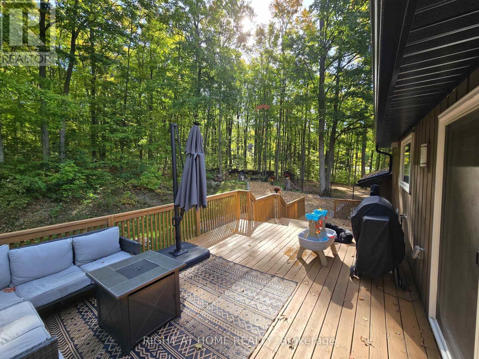 












11 WOODLAND CRESCENT

,
Oro-Medonte,




Ontario
L4M4Y8

