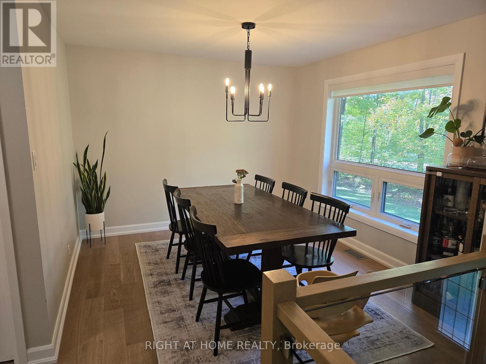 












11 WOODLAND CRESCENT

,
Oro-Medonte,




Ontario
L4M4Y8

