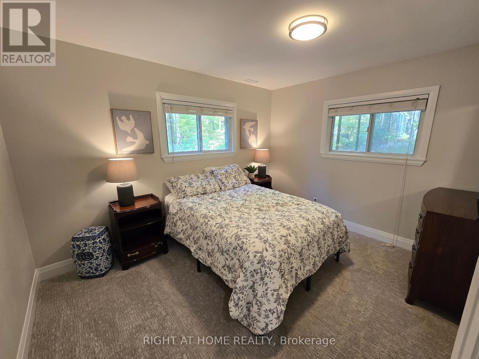 












11 WOODLAND CRESCENT

,
Oro-Medonte,




Ontario
L4M4Y8


