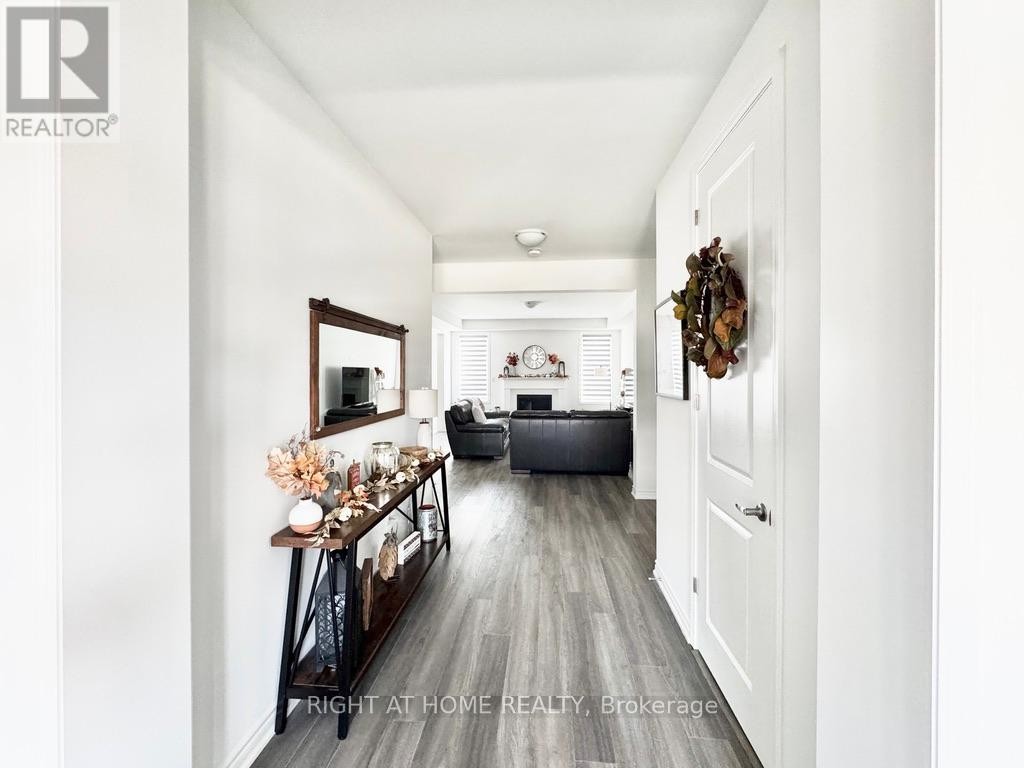 












UPPER - 61 SUZUKI STREET

,
Barrie,




Ontario
L9J0Y7

