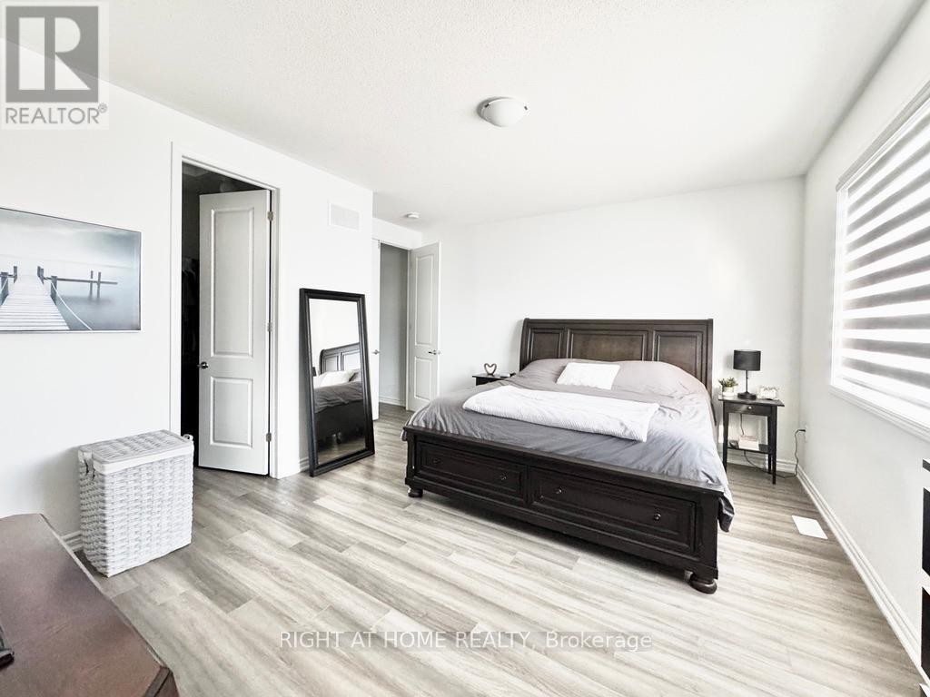 












UPPER - 61 SUZUKI STREET

,
Barrie,




Ontario
L9J0Y7

