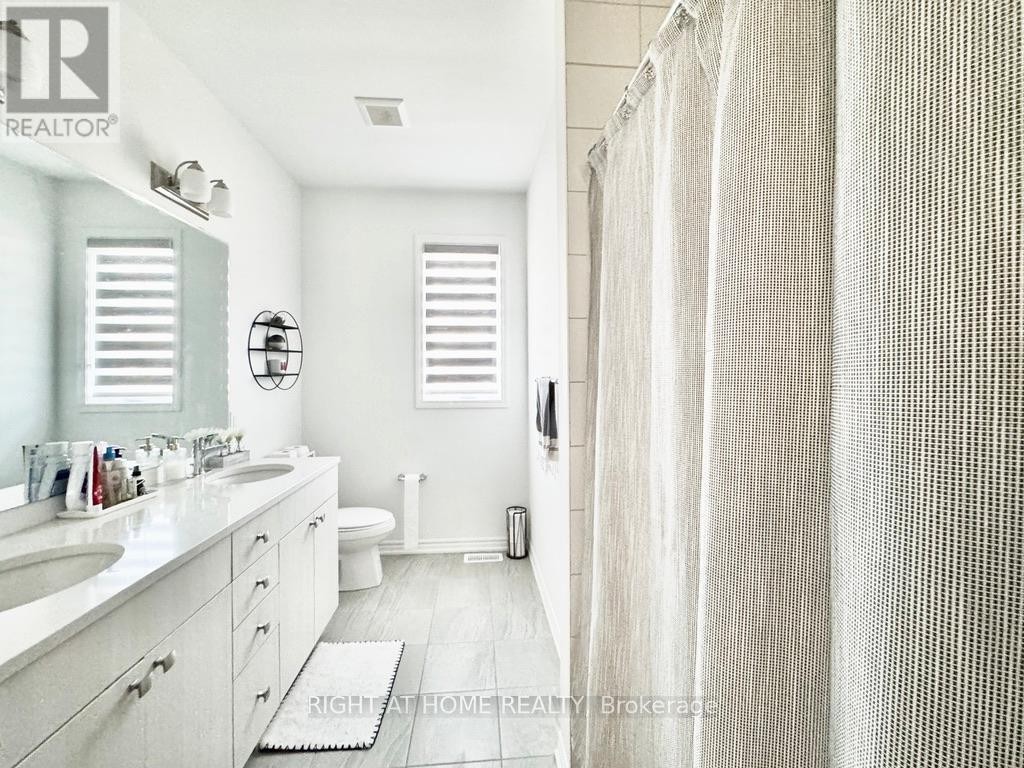 












UPPER - 61 SUZUKI STREET

,
Barrie,




Ontario
L9J0Y7

