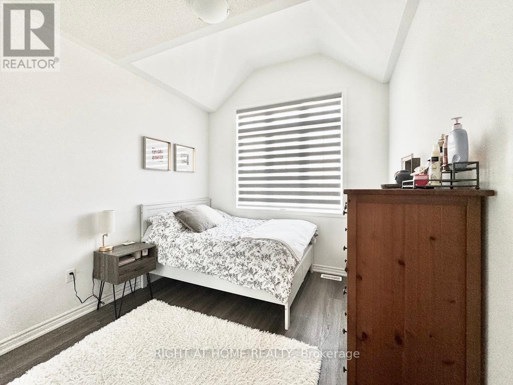 












UPPER - 61 SUZUKI STREET

,
Barrie,




Ontario
L9J0Y7

